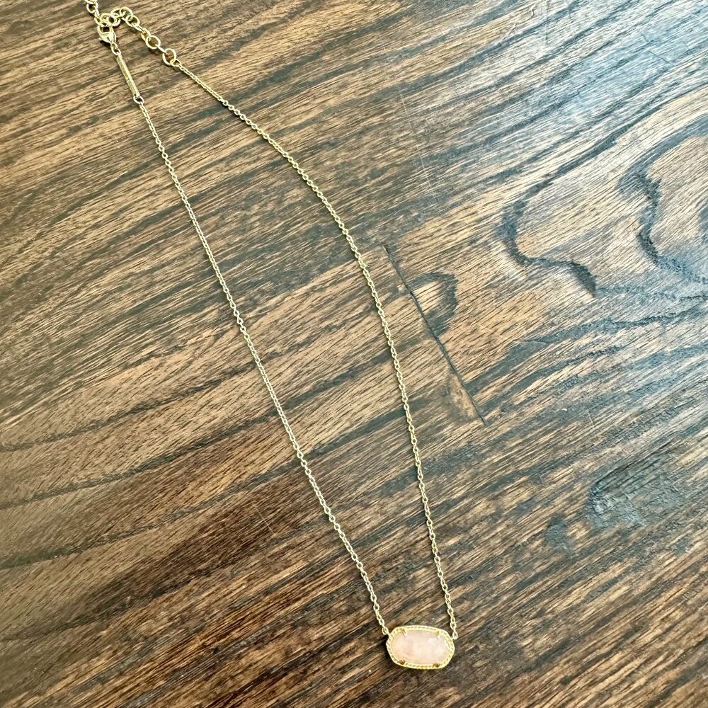 Kendra Scott Elisa Gold Pendant Necklace in Rose Quartz